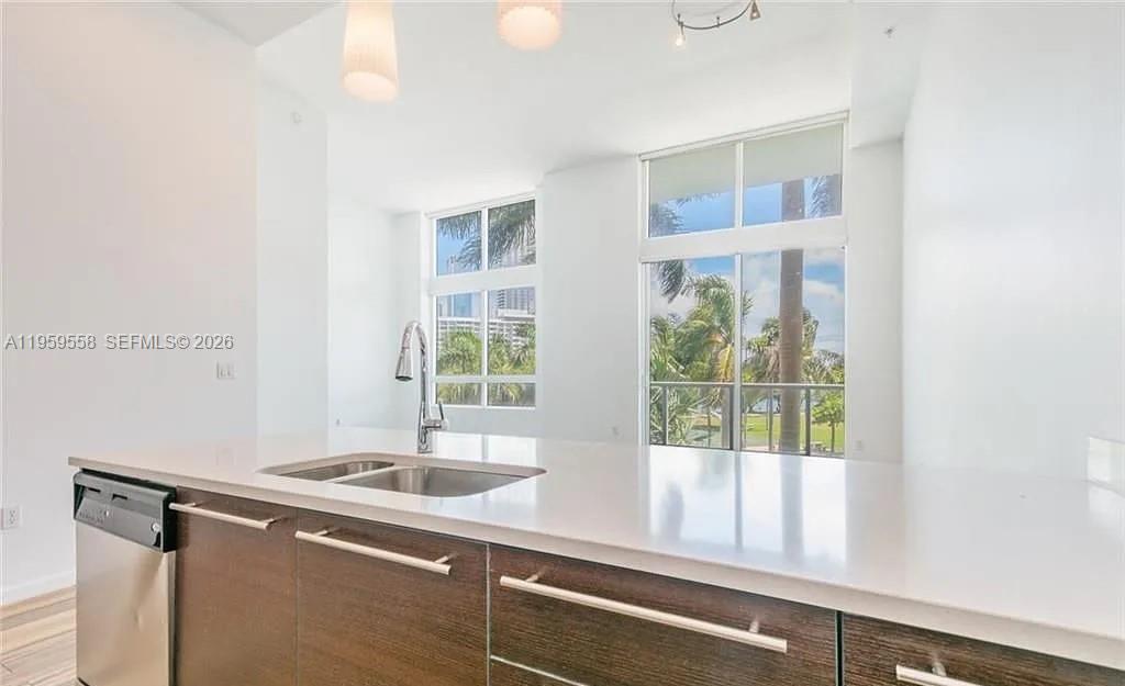 QUANTUM ON THE BAY CONDO - Residential