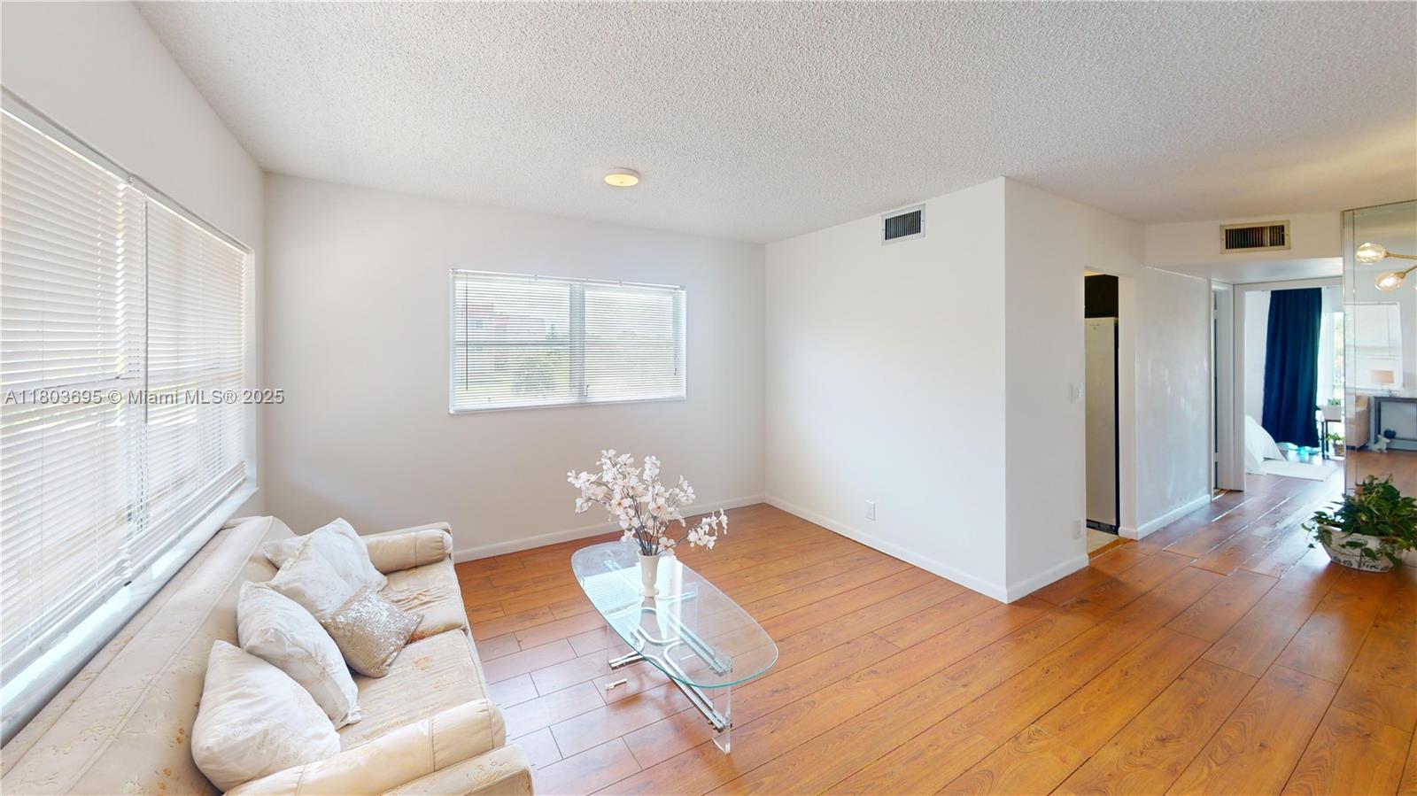 9121 Sunrise Lakes Blvd 201, Sunrise, FL, 33322/$74,900 2 9121 Sunrise Lakes Blvd 201