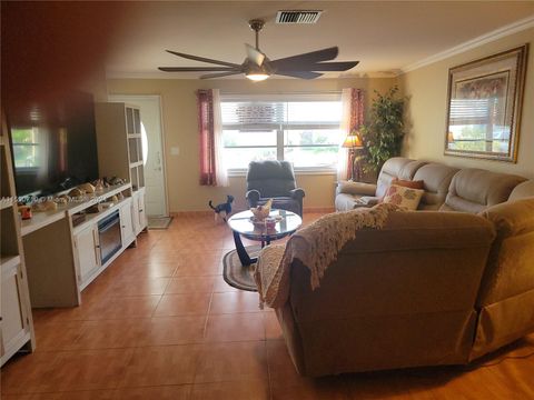 Single Family Residence in Boynton Beach FL 1220 22nd Ave Ave 13.jpg
