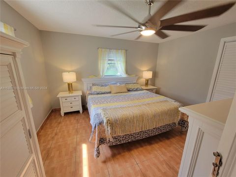 Single Family Residence in Boynton Beach FL 1220 22nd Ave Ave 26.jpg