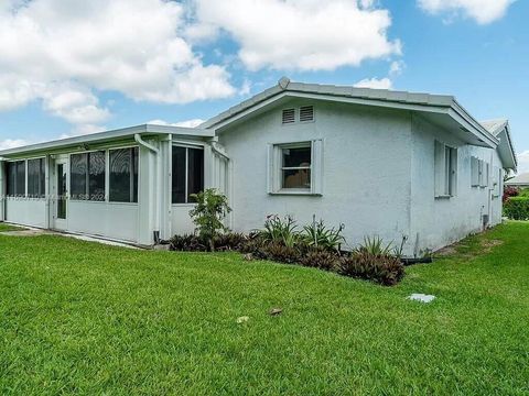 Single Family Residence in Boynton Beach FL 1220 22nd Ave Ave 44.jpg