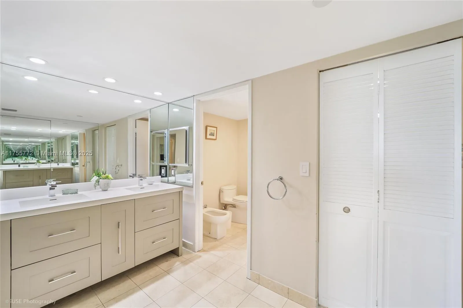 Key Biscayne, Florida 33149, United States, 2 Bedrooms Bedrooms, ,2 BathroomsBathrooms,Residential,Active,81095