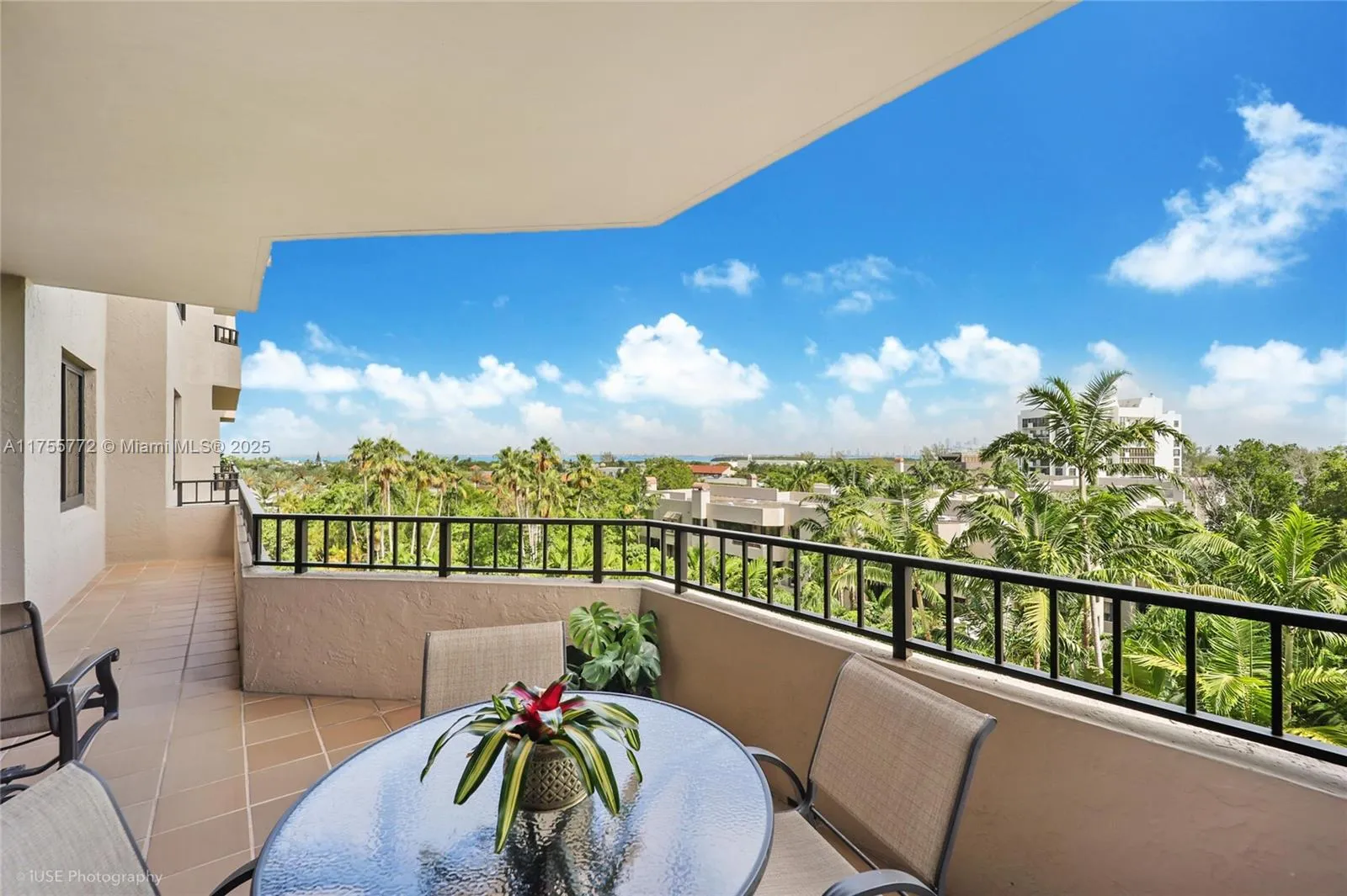 Key Biscayne, Florida 33149, United States, 2 Bedrooms Bedrooms, ,2 BathroomsBathrooms,Residential,Active,81095