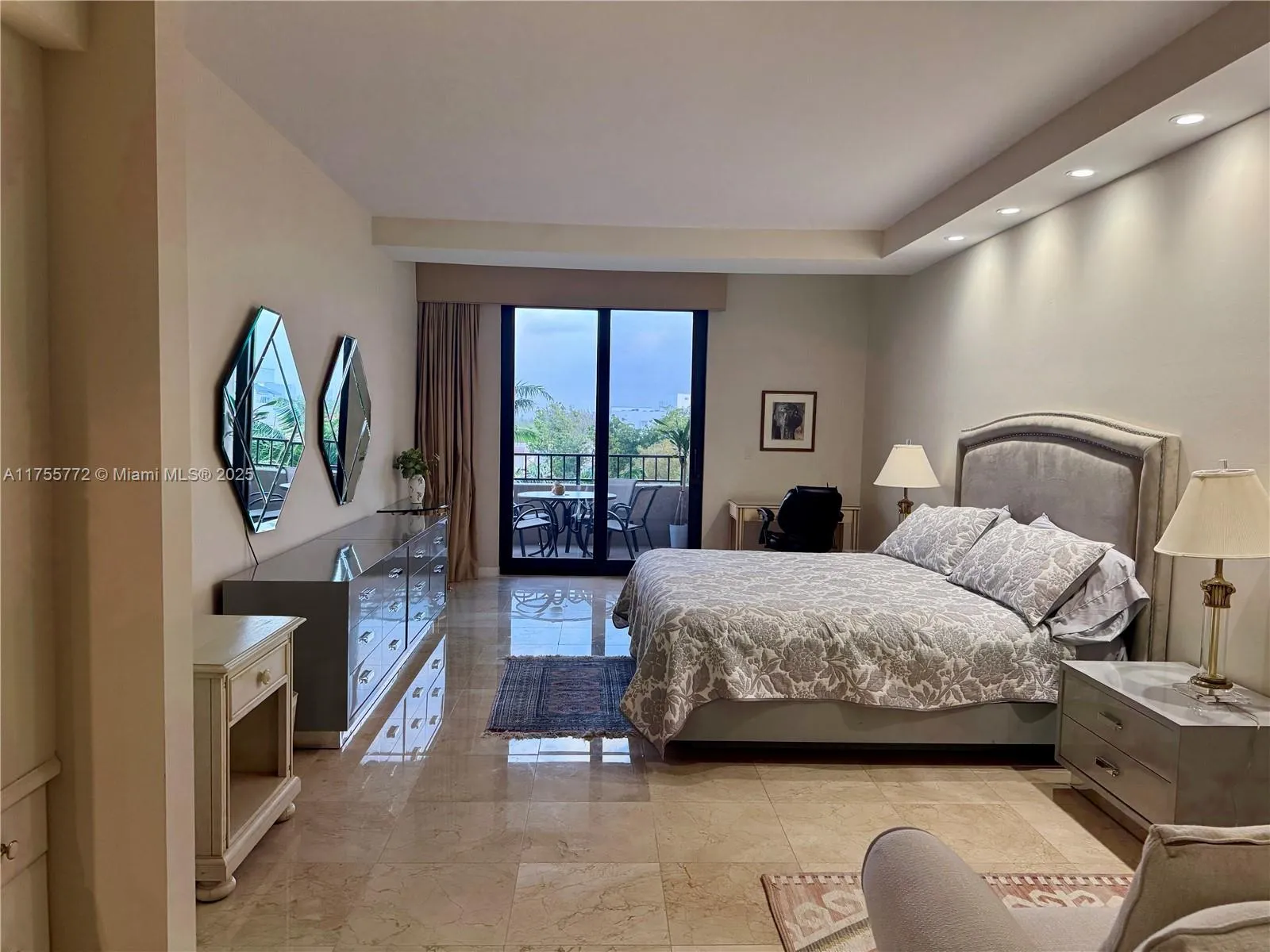 Key Biscayne, Florida 33149, United States, 2 Bedrooms Bedrooms, ,2 BathroomsBathrooms,Residential,Active,81095