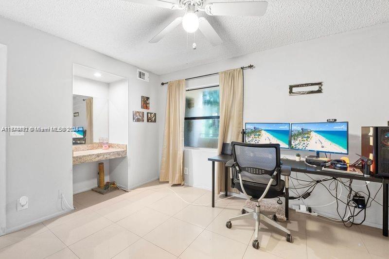 SUMMERBREEZE CONDO - Residential