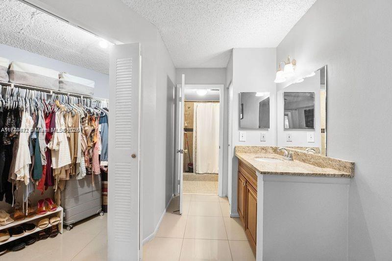 SUMMERBREEZE CONDO - Residential