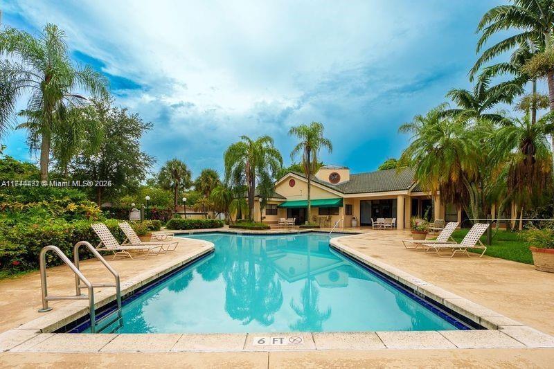 SUMMERBREEZE CONDO - Residential