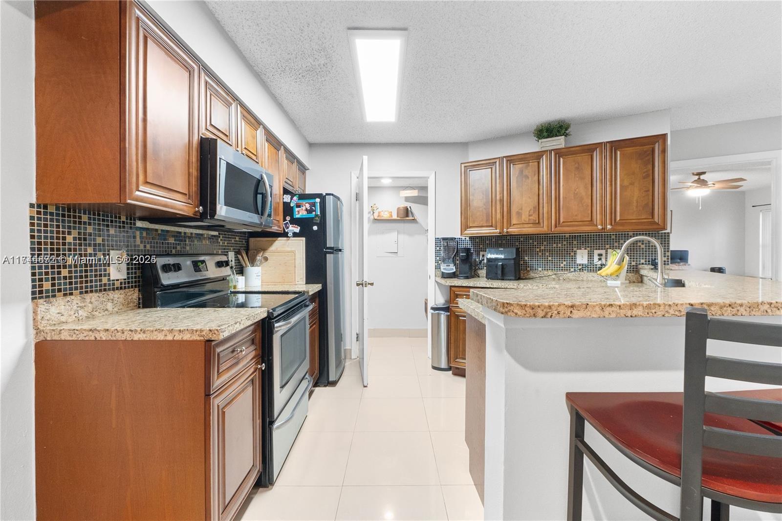 SUMMERBREEZE CONDO - Residential