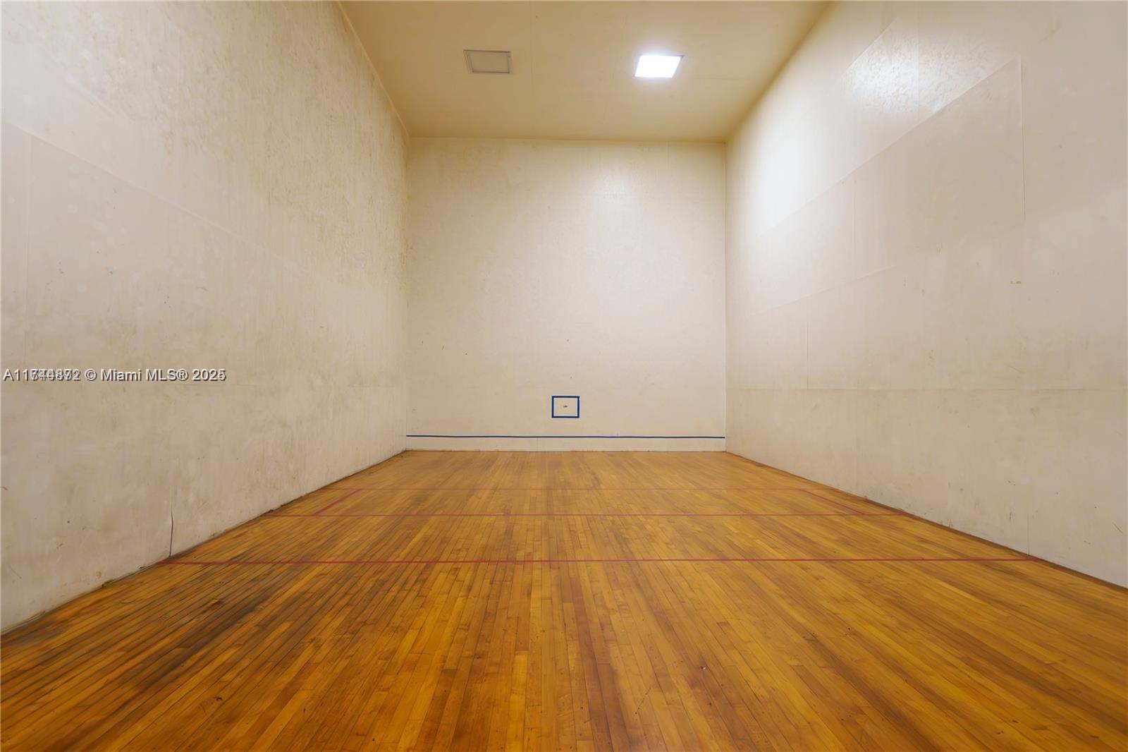 SUMMERBREEZE CONDO - Residential