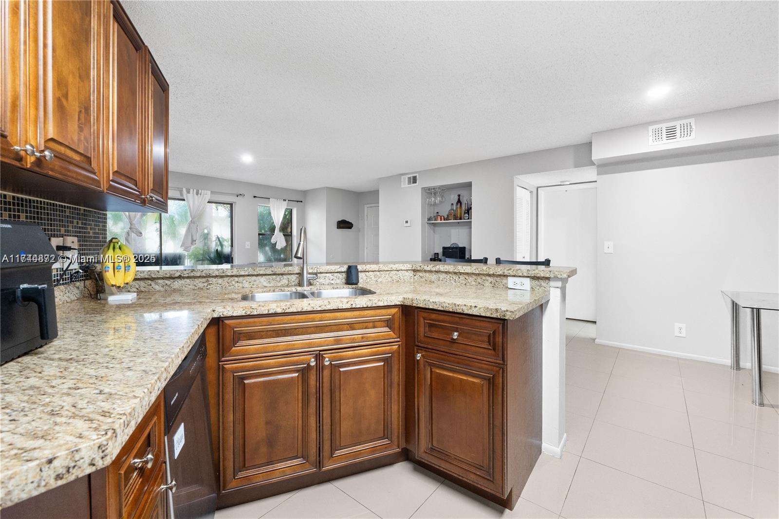 SUMMERBREEZE CONDO - Residential
