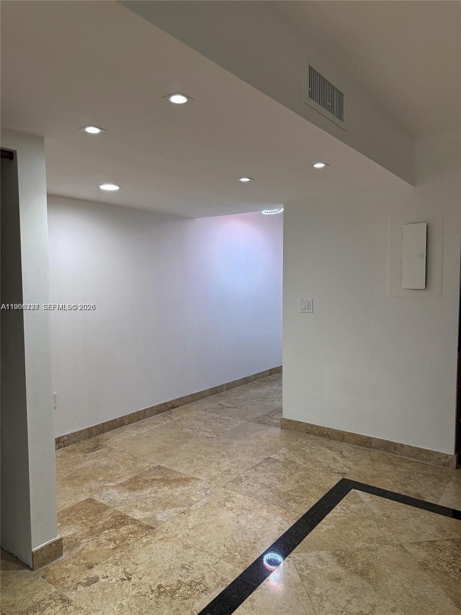 245 Poinciana Dr 505