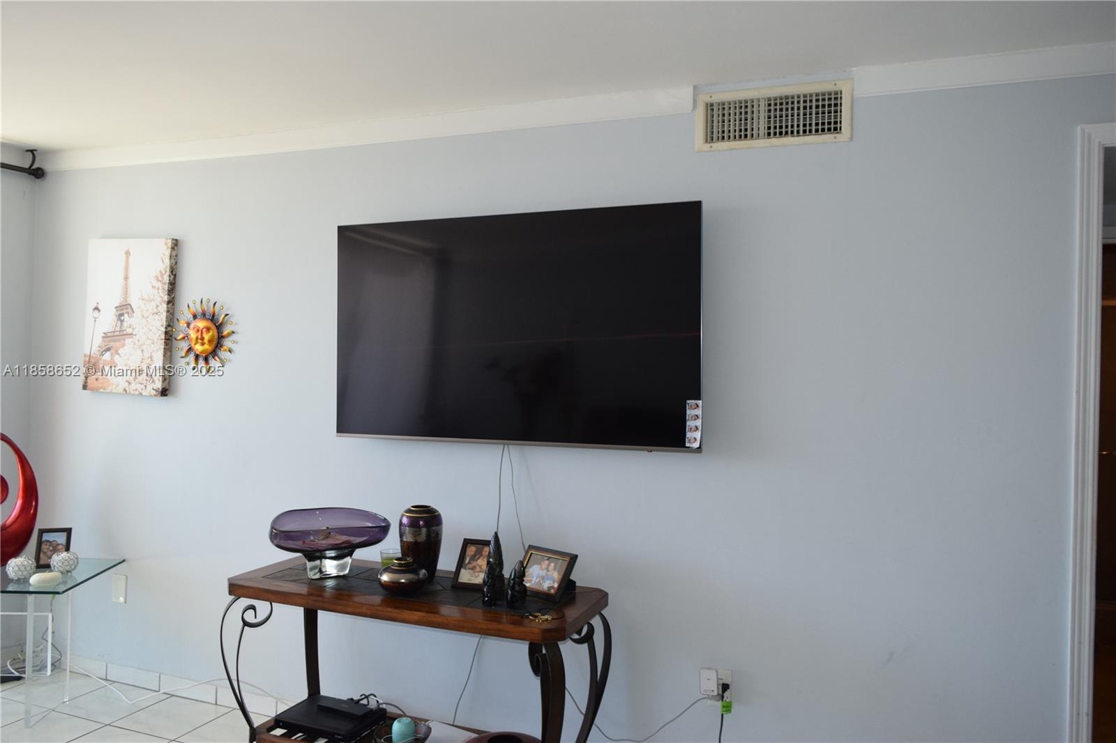 KENNEDY HOUSE CONDO - Residential