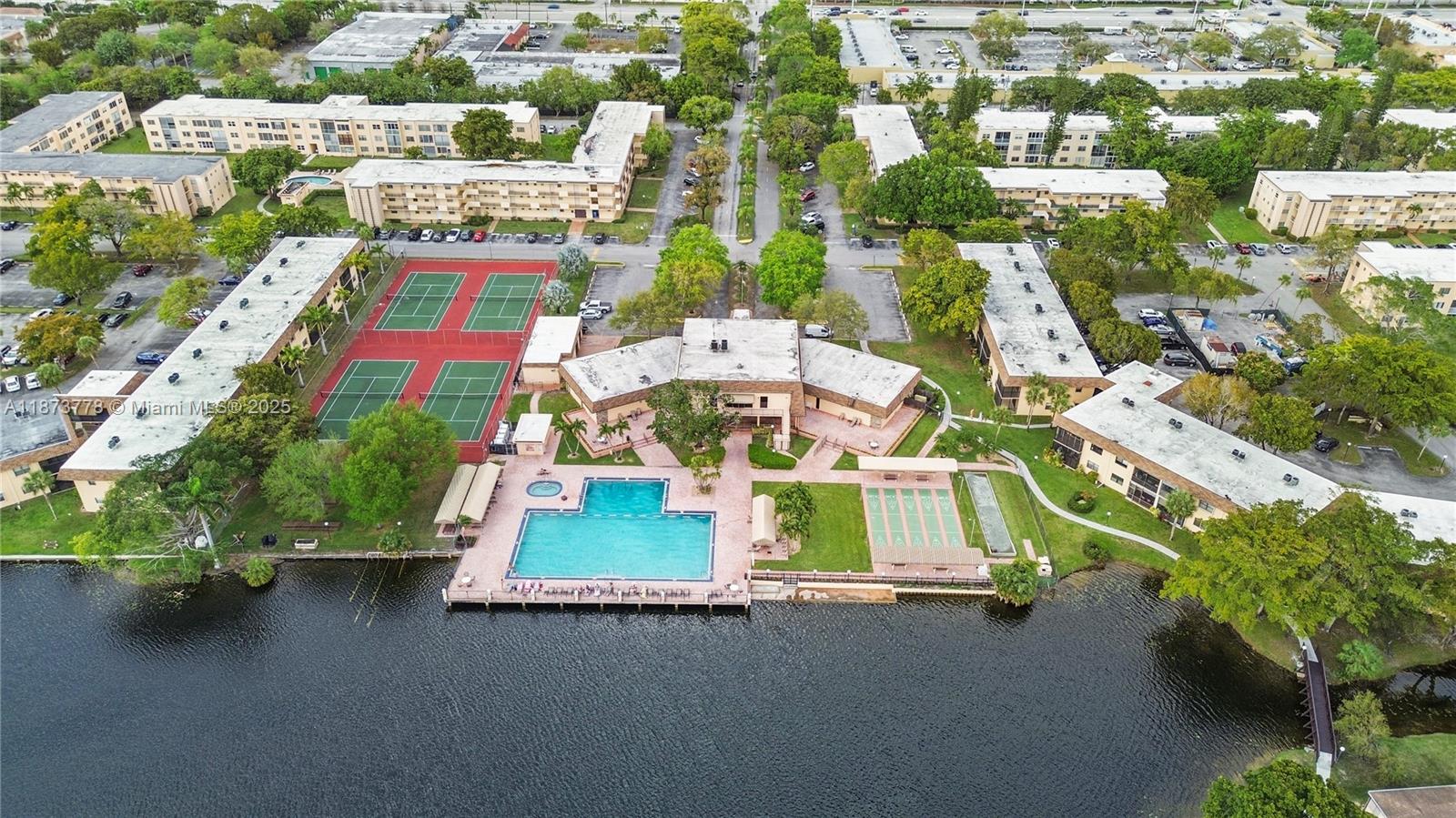 CAMBRIDGE HOUSE - Residential