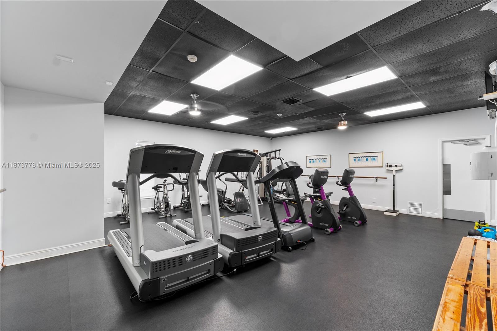 CAMBRIDGE HOUSE - Residential