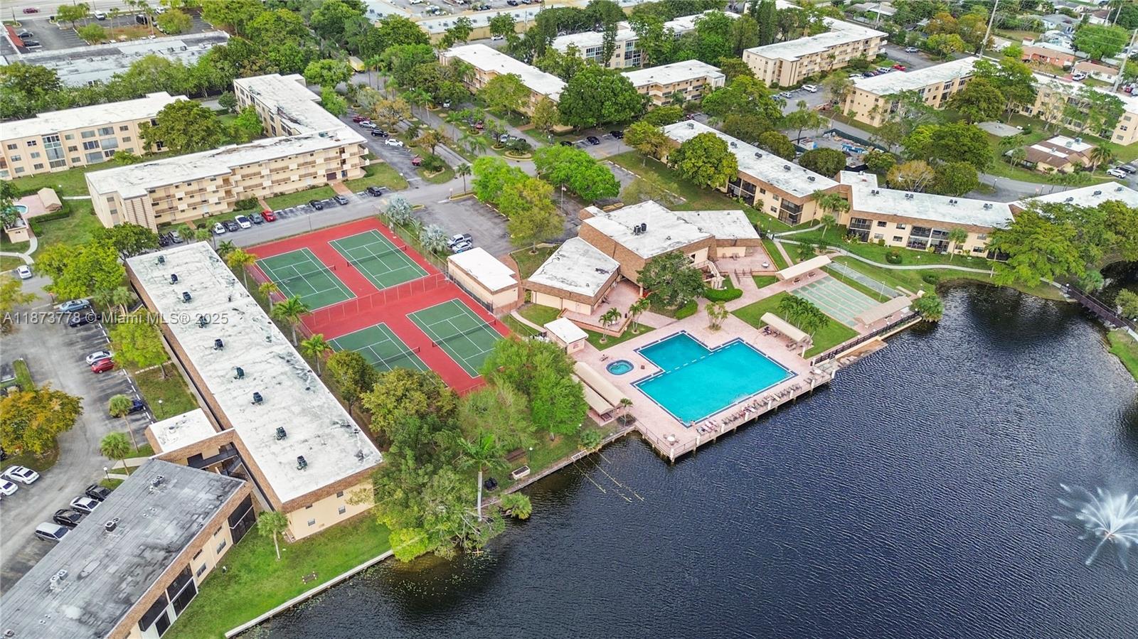 CAMBRIDGE HOUSE - Residential