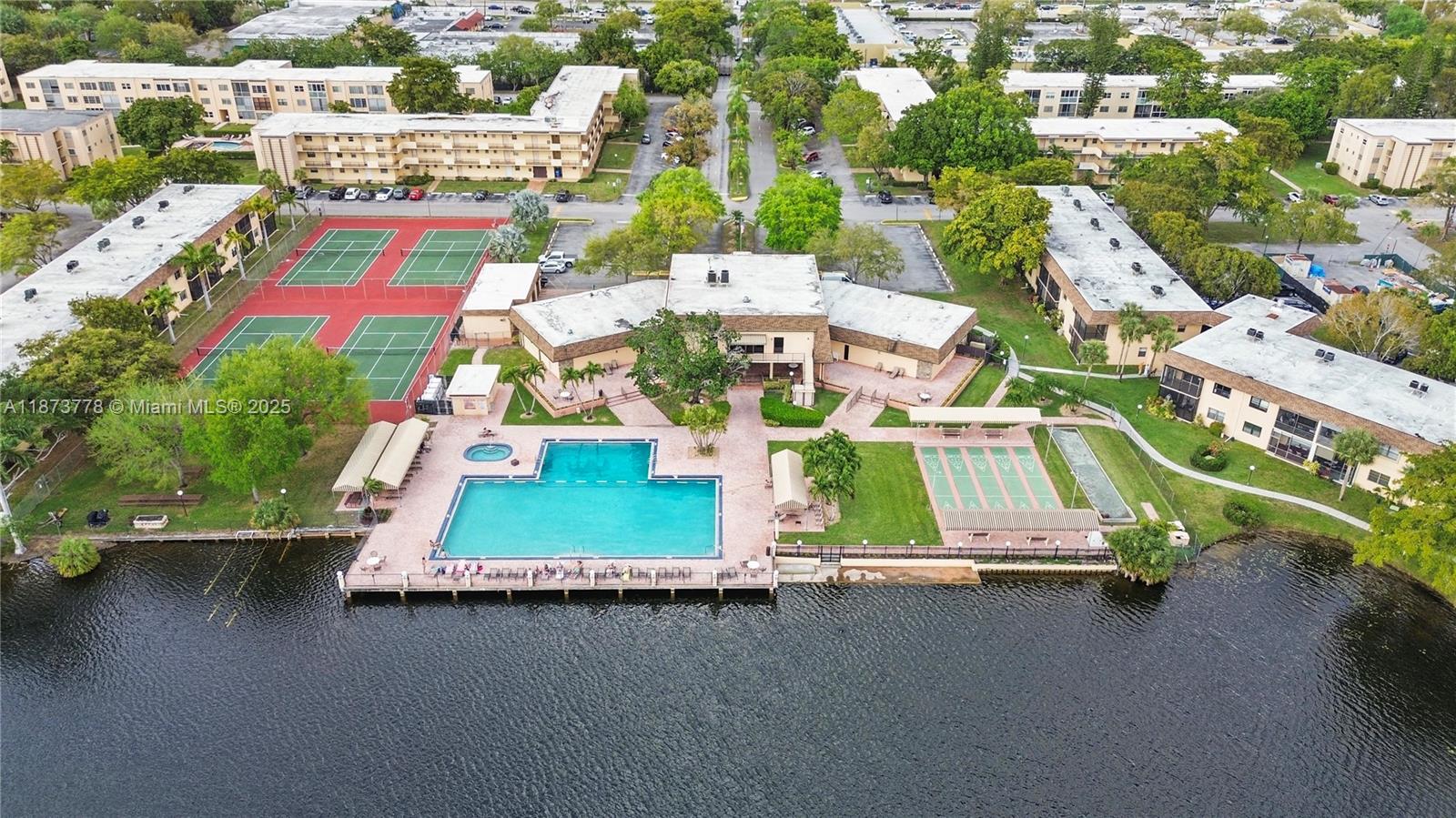 CAMBRIDGE HOUSE - Residential