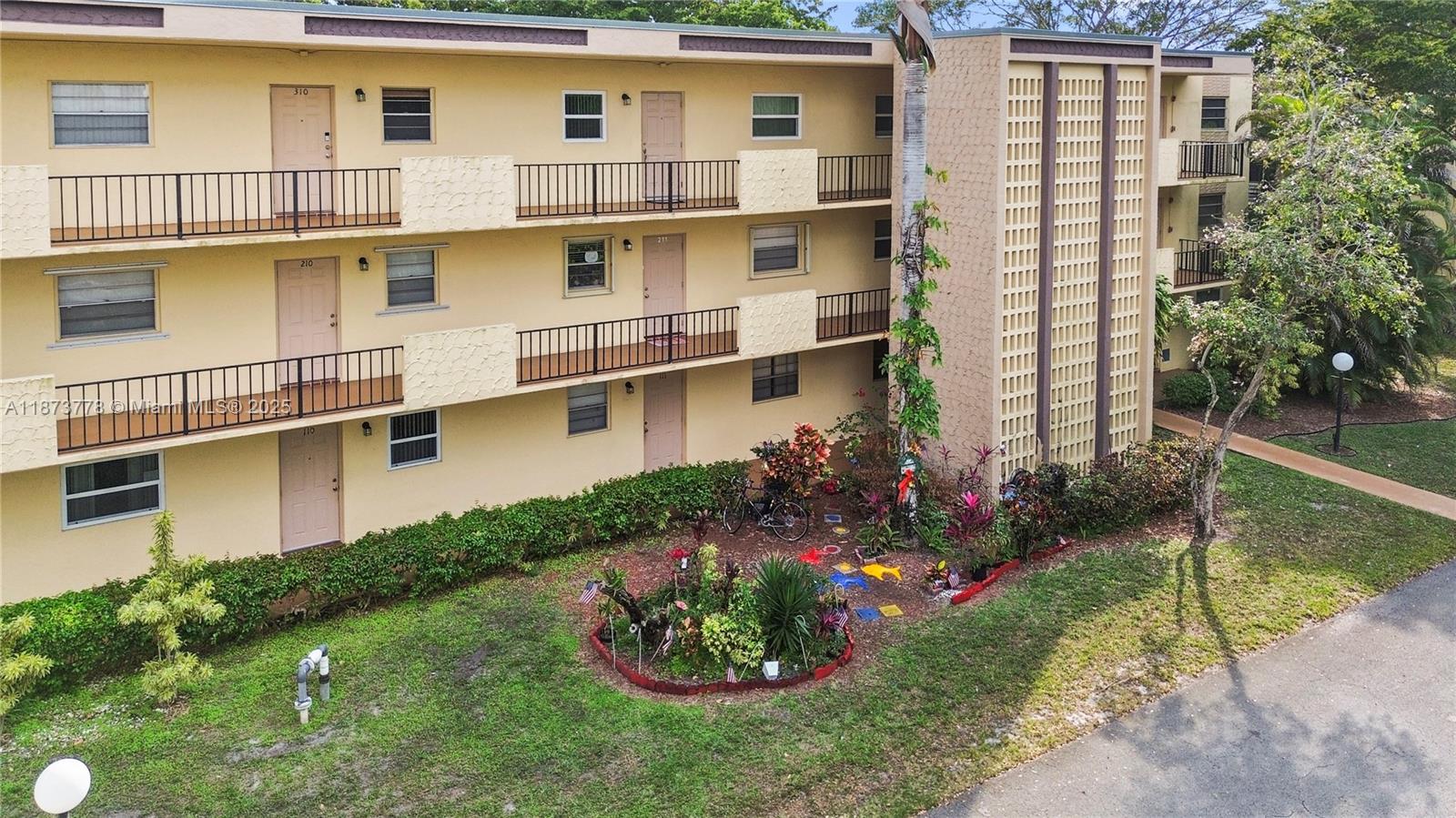 CAMBRIDGE HOUSE - Residential