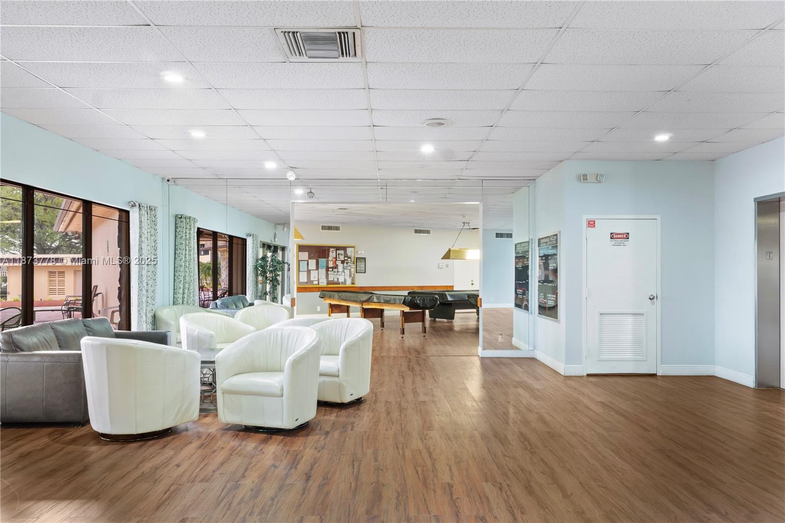 CAMBRIDGE HOUSE - Residential