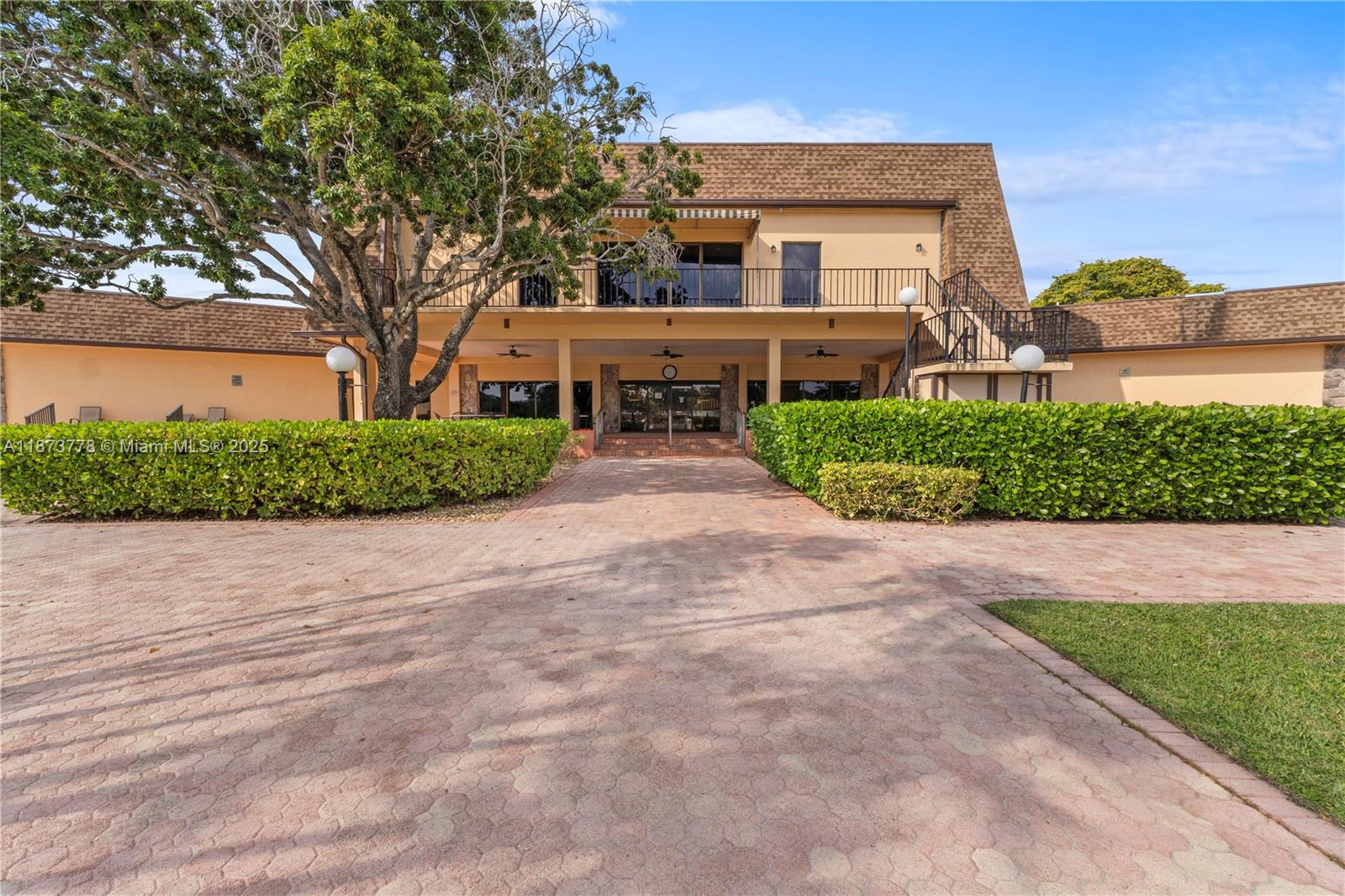 CAMBRIDGE HOUSE - Residential