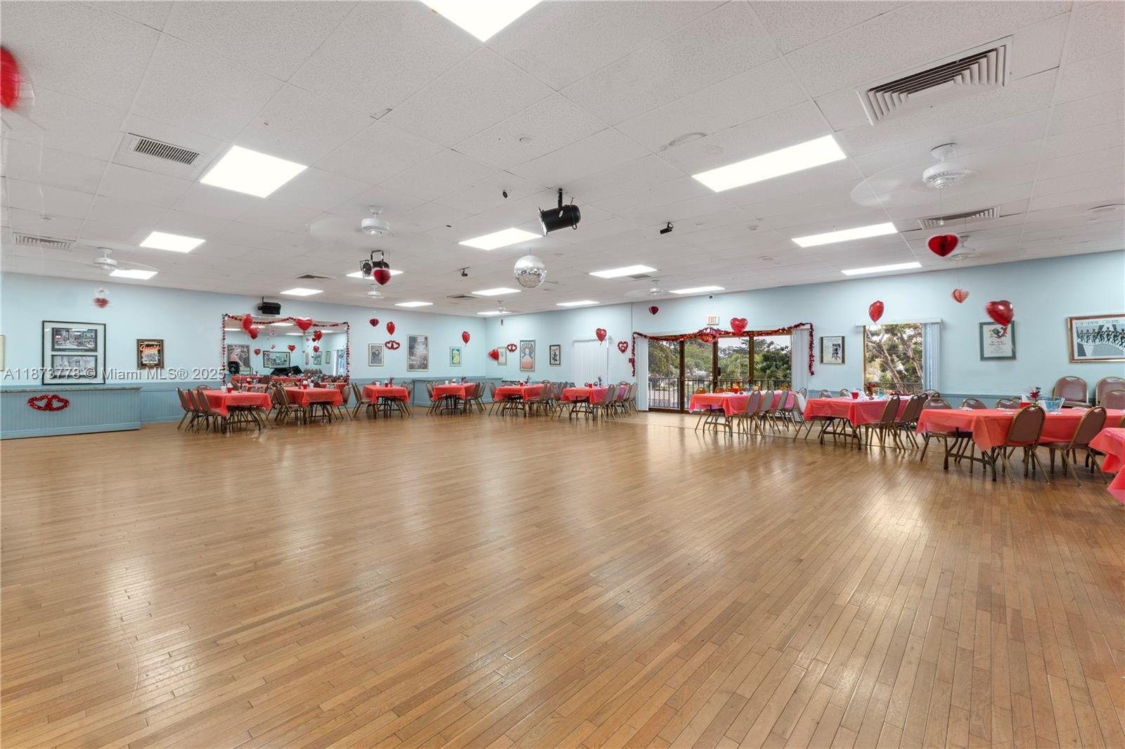 CAMBRIDGE HOUSE - Residential