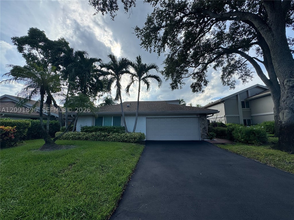 Photo of 76 Ivy Rd, Hollywood, FL 33021 (MLS # A12091890)