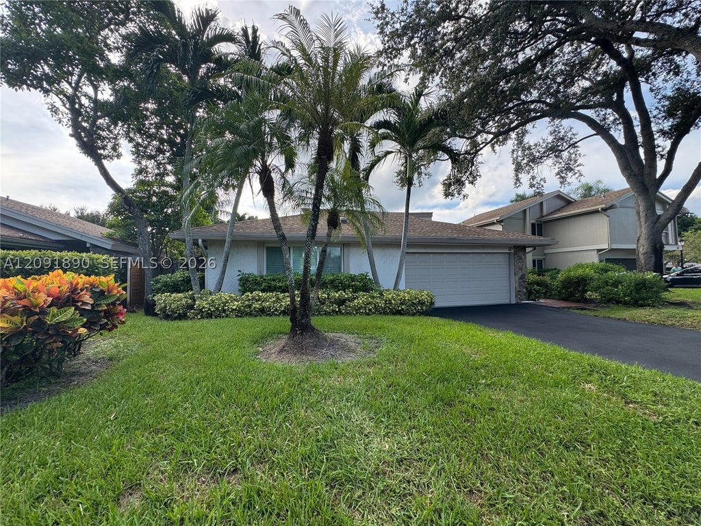 Photo of 76 Ivy Rd, Hollywood, FL 33021 (MLS # A12091890)