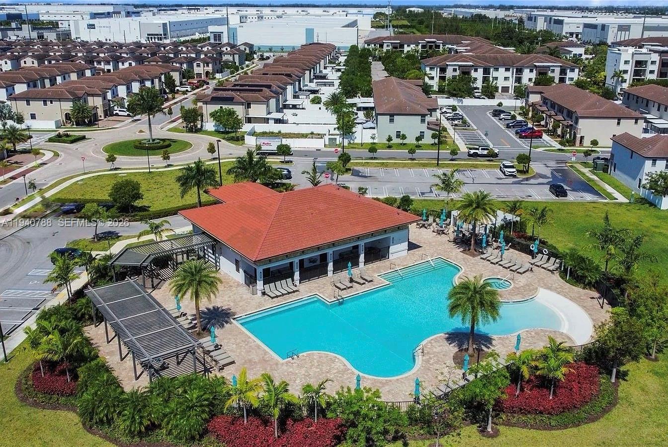 AQUABELLA SECTION ONE - Residential