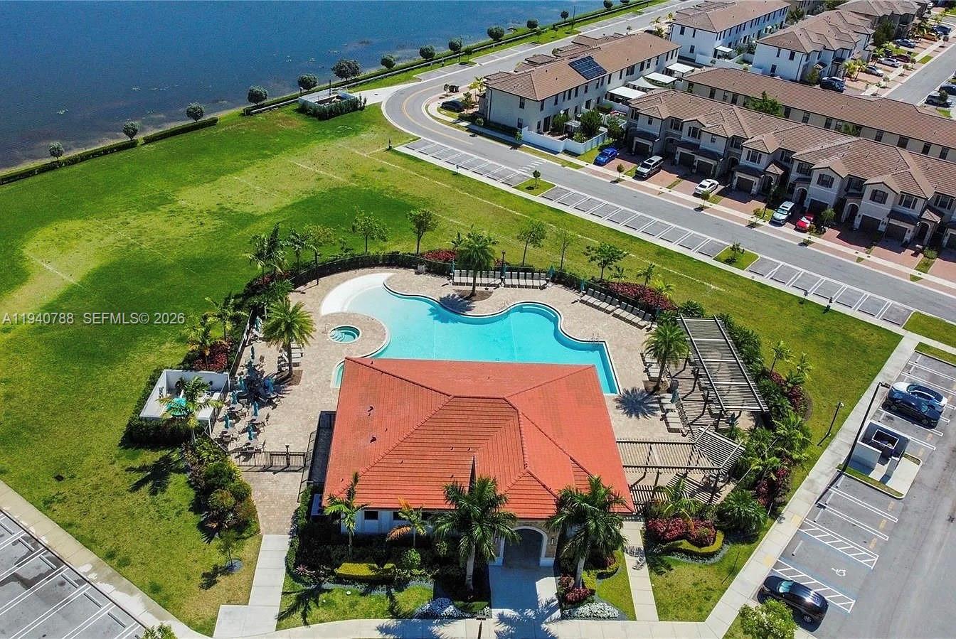 AQUABELLA SECTION ONE - Residential