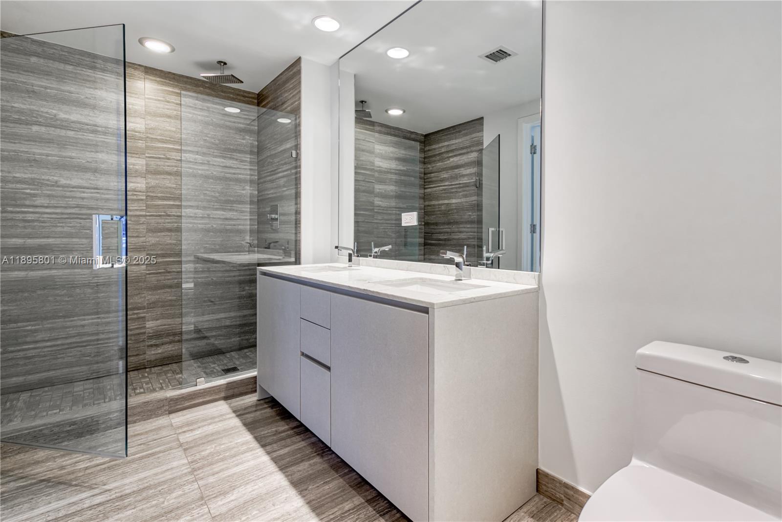 1010 BRICKELL CONDO - Residential Lease