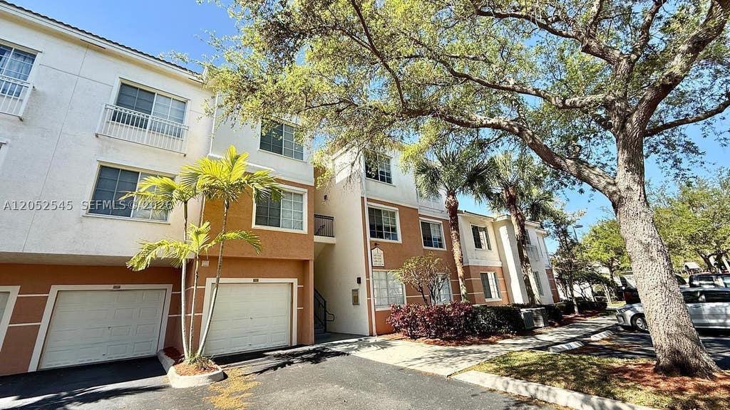 Photo of 1206 E Myrtlewood Cir E #1206, Palm Beach Gardens, FL 33418 (MLS # A12052545)