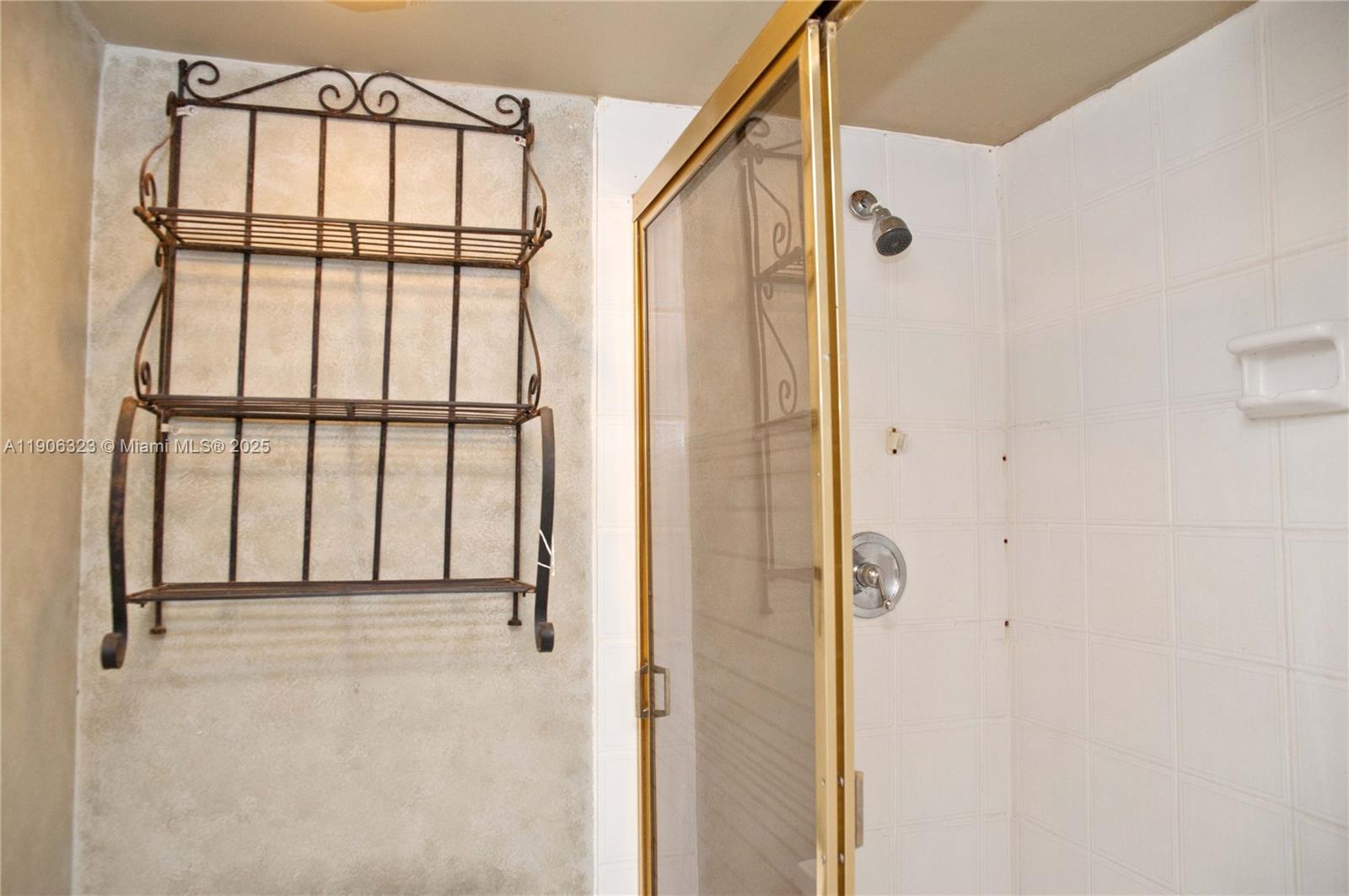 RIVERWOOD SEC 3 - Residential Lease