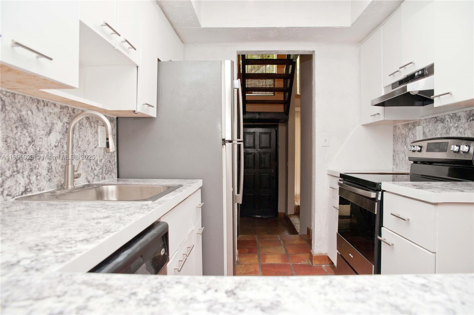 RIVERWOOD SEC 3 - Residential Lease