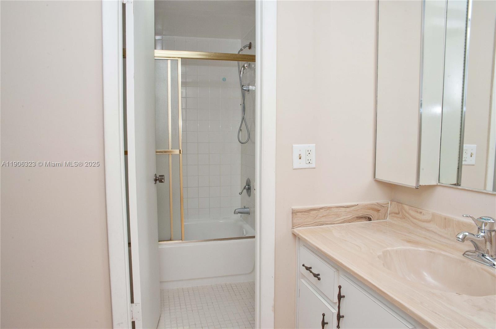 RIVERWOOD SEC 3 - Residential Lease