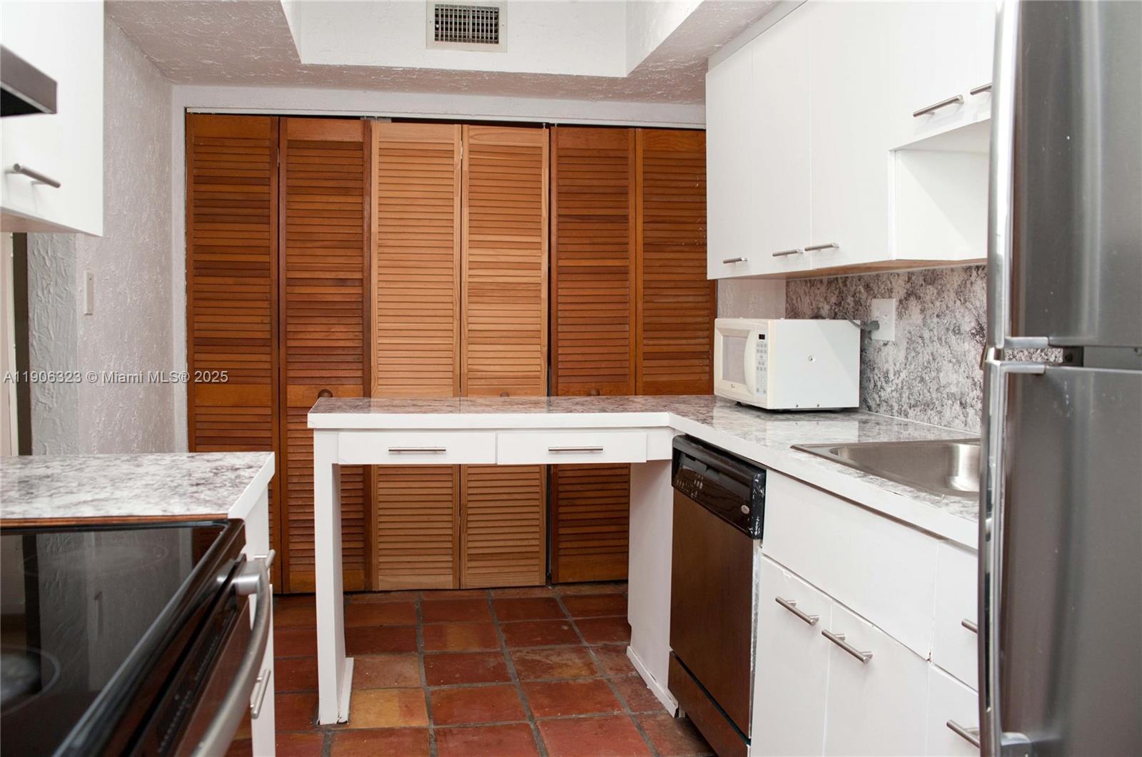 RIVERWOOD SEC 3 - Residential Lease