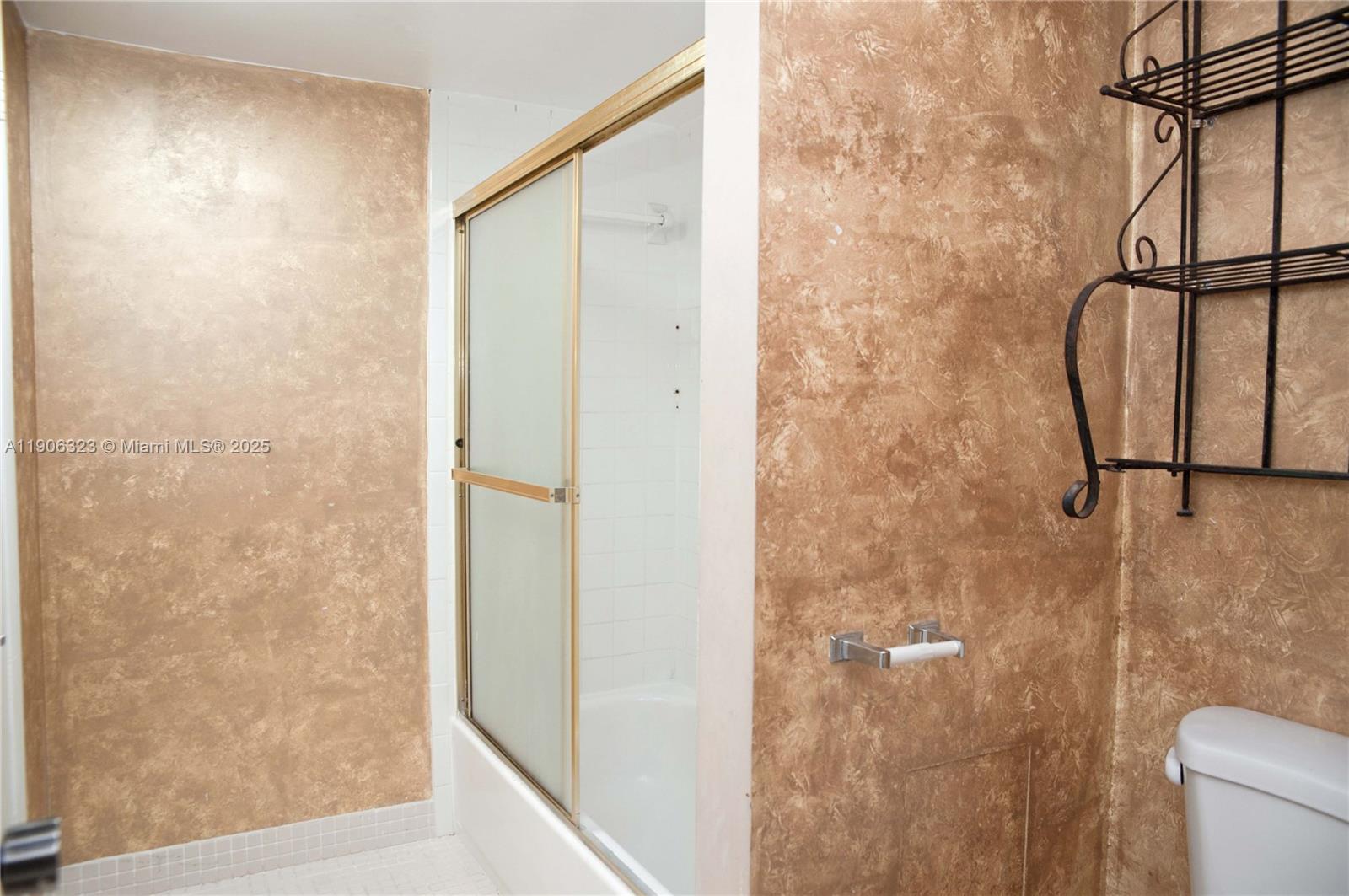 RIVERWOOD SEC 3 - Residential Lease