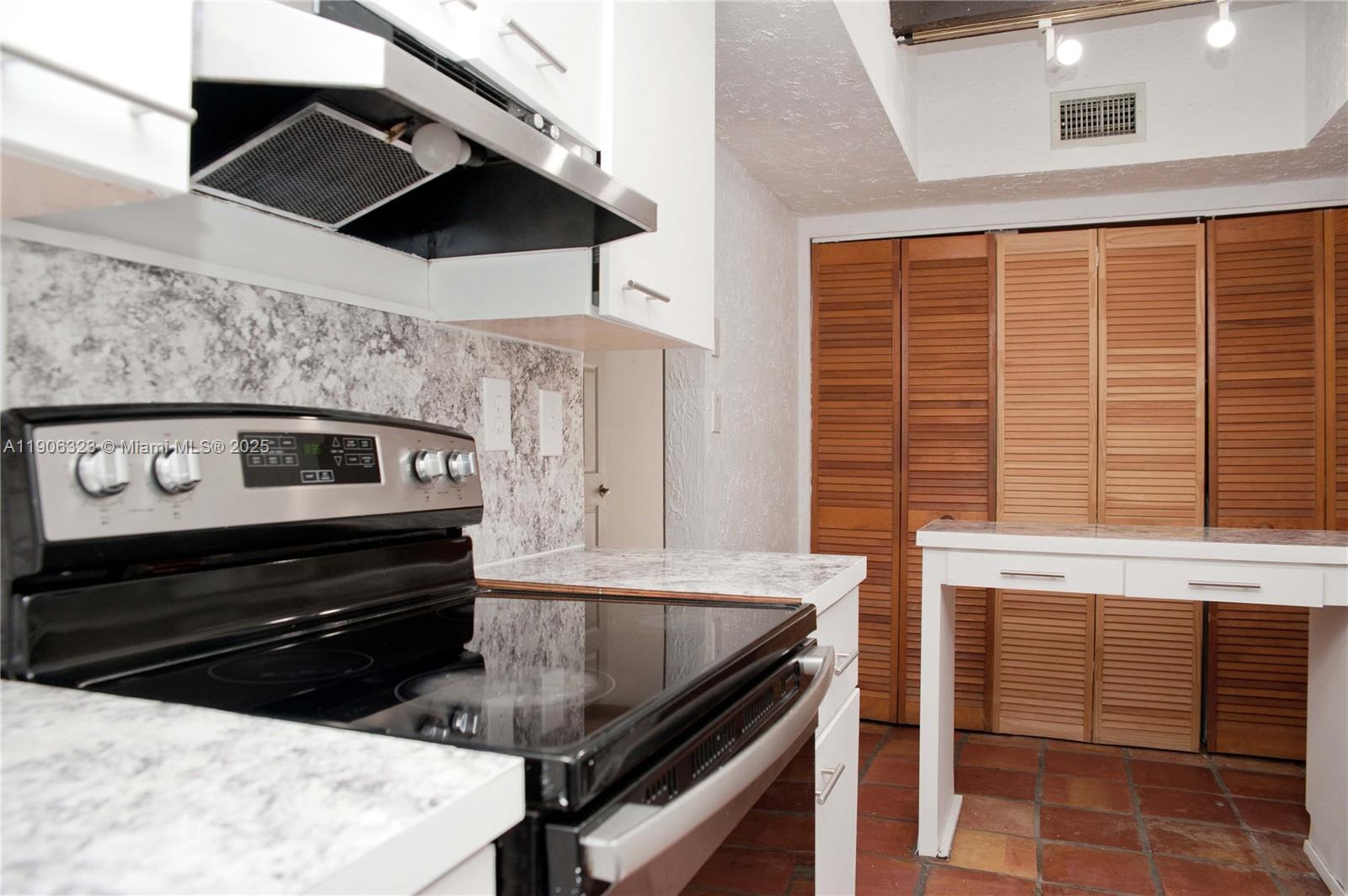 RIVERWOOD SEC 3 - Residential Lease