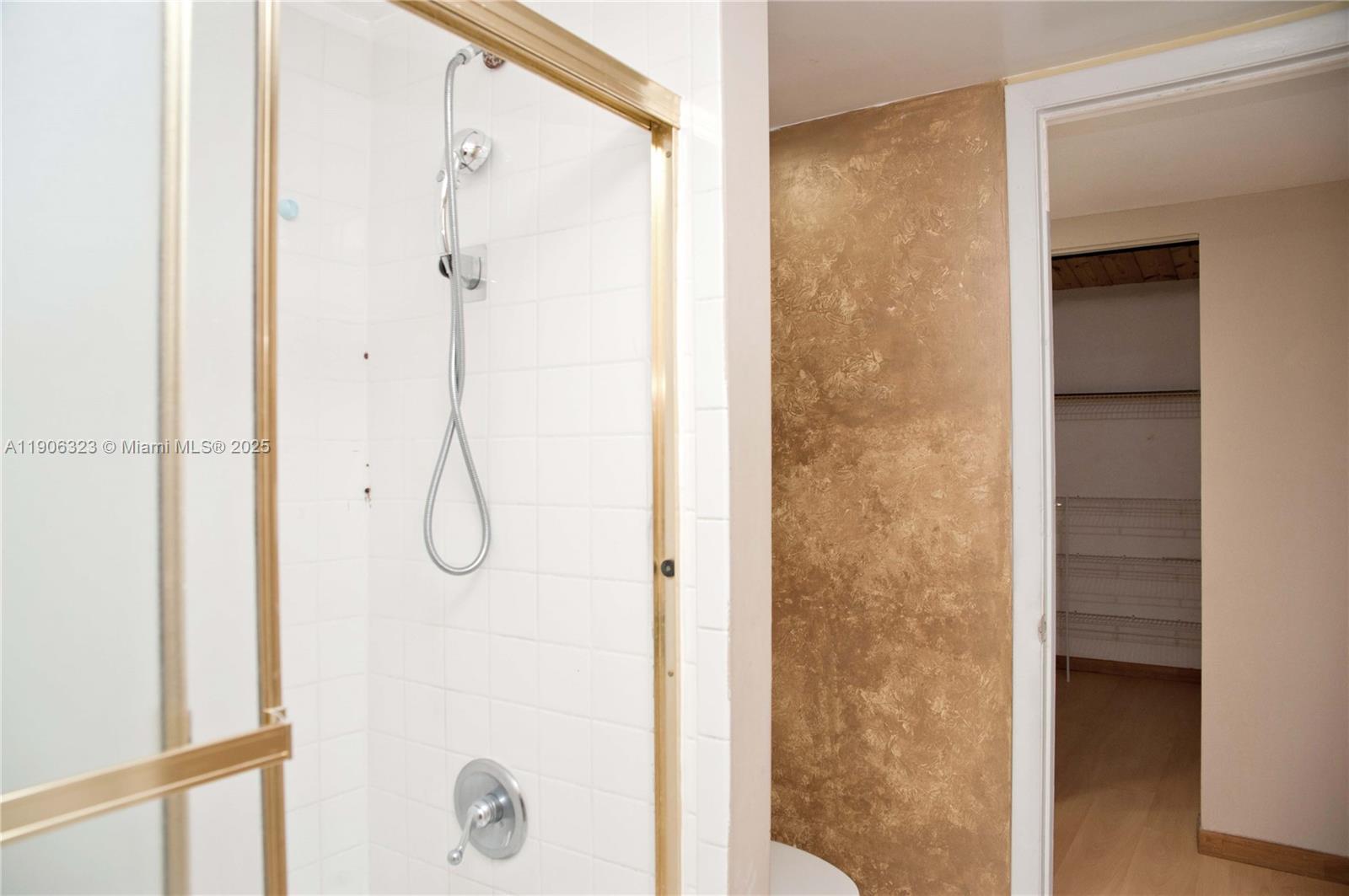 RIVERWOOD SEC 3 - Residential Lease