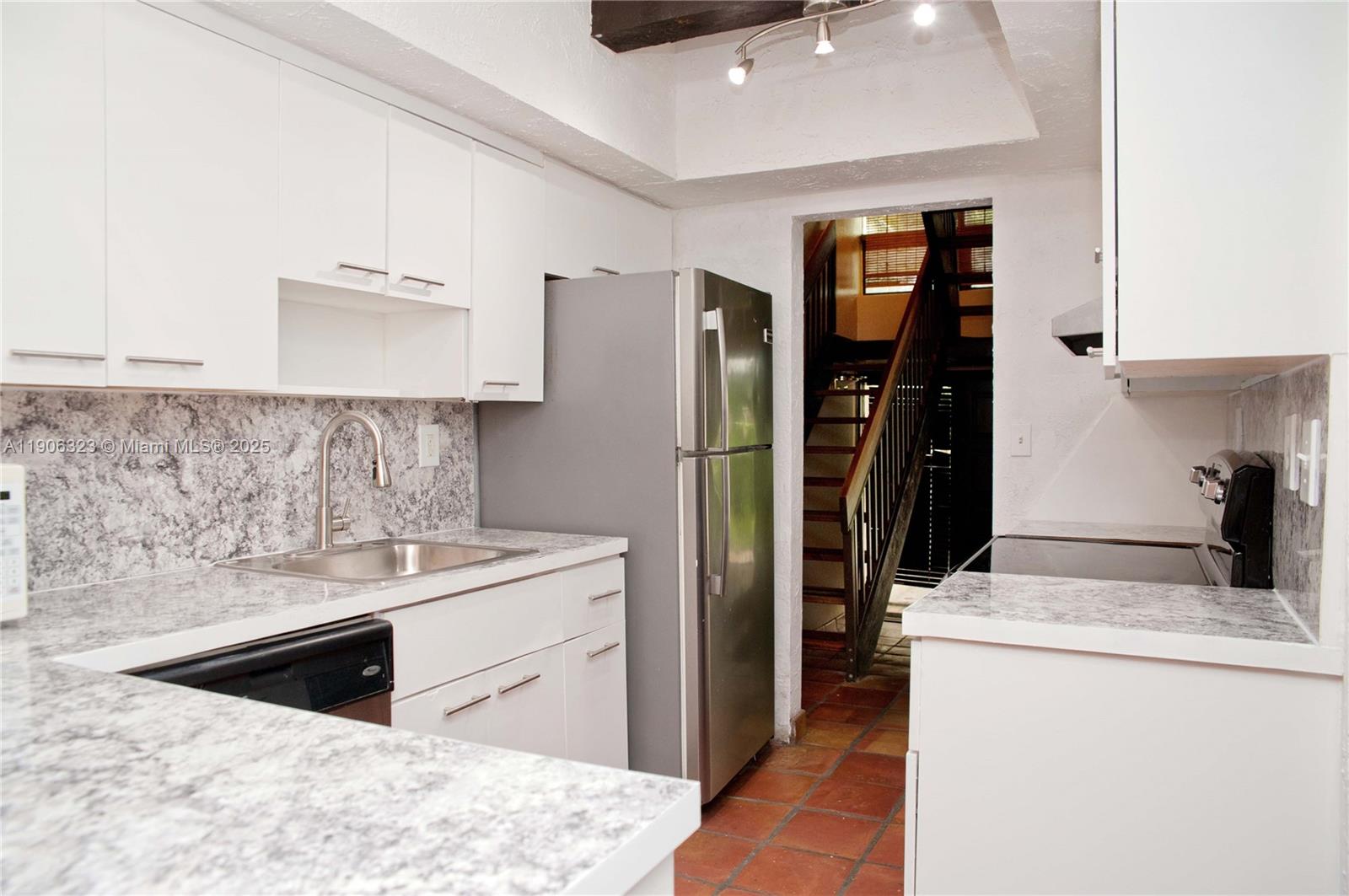 RIVERWOOD SEC 3 - Residential Lease