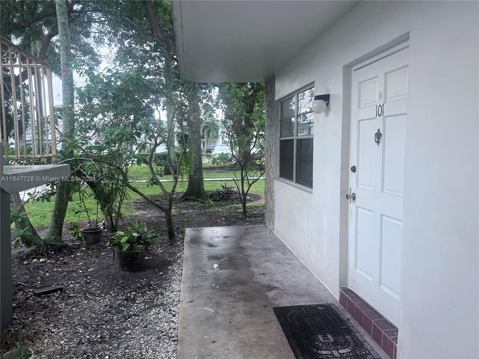 6191 Sw 37th St St 101, Davie, Broward County, Florida - 2 Bedrooms  
2 Bathrooms - 