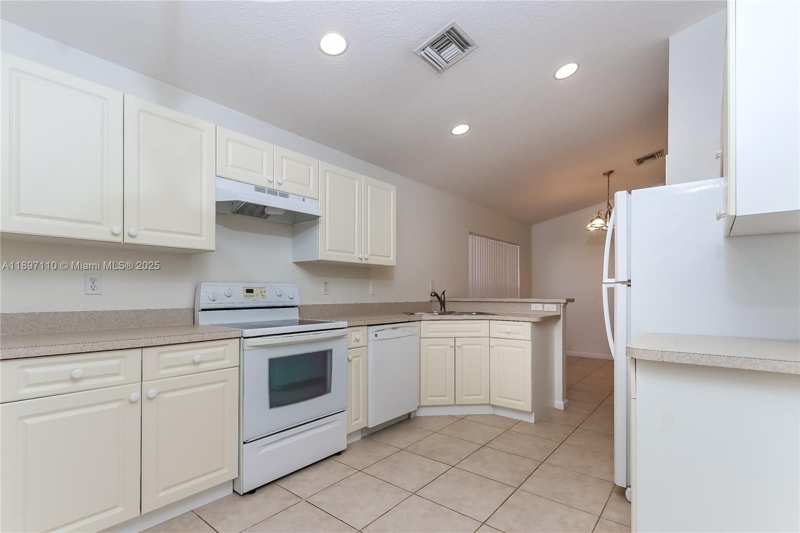 ABYSSINIA PARK - Residential Lease