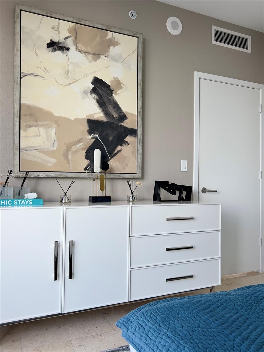 REACH CONDO - Residential