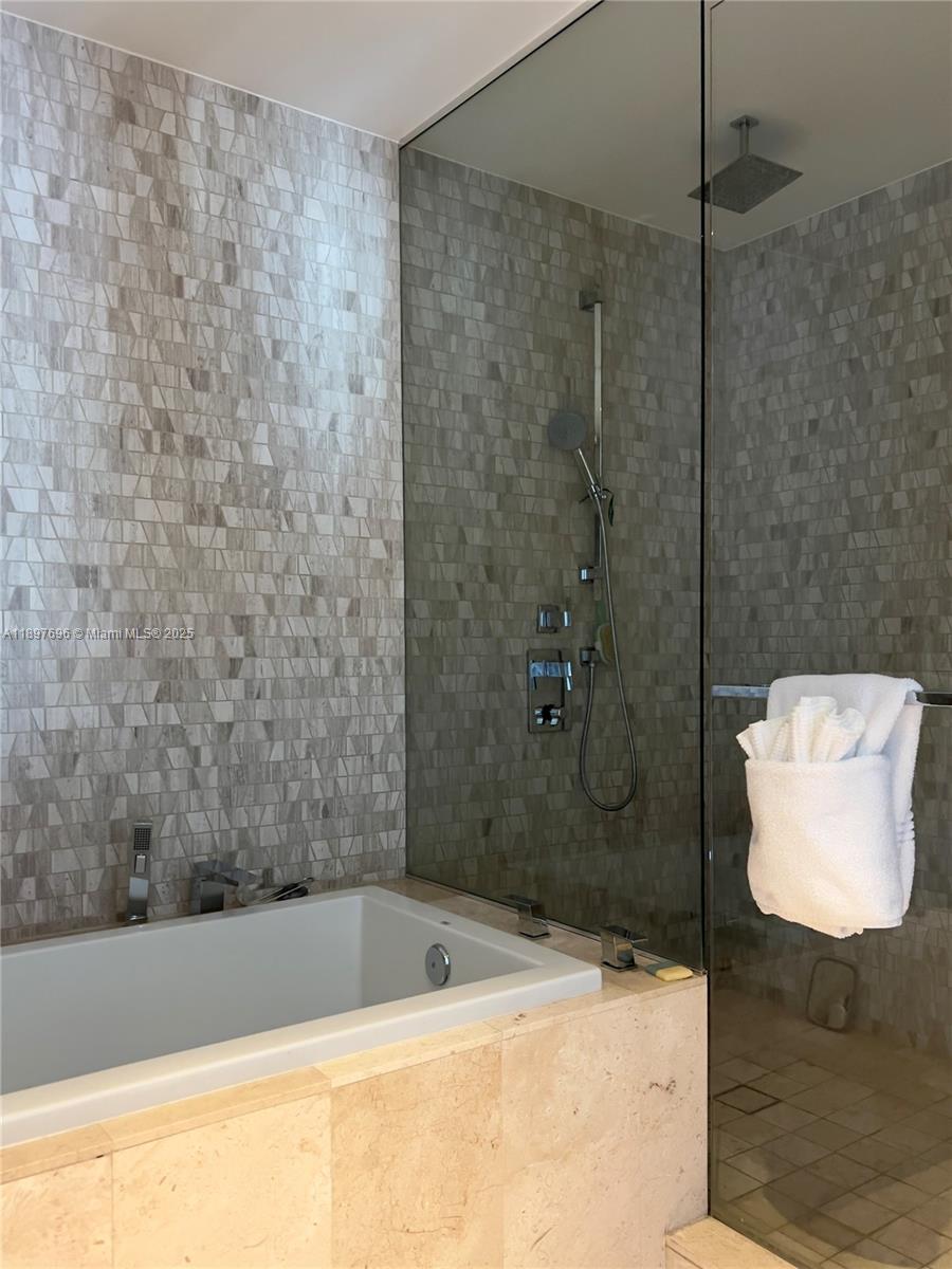 REACH CONDO - Residential