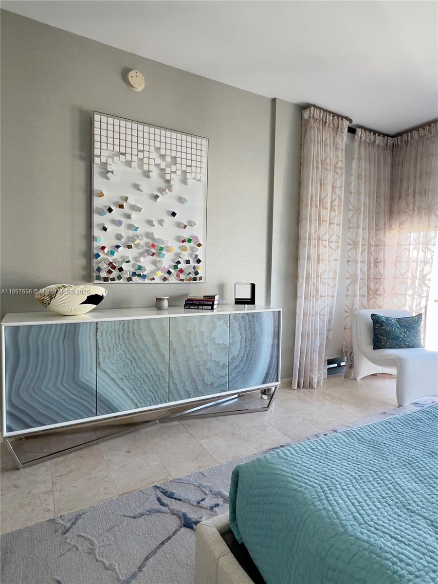 REACH CONDO - Residential