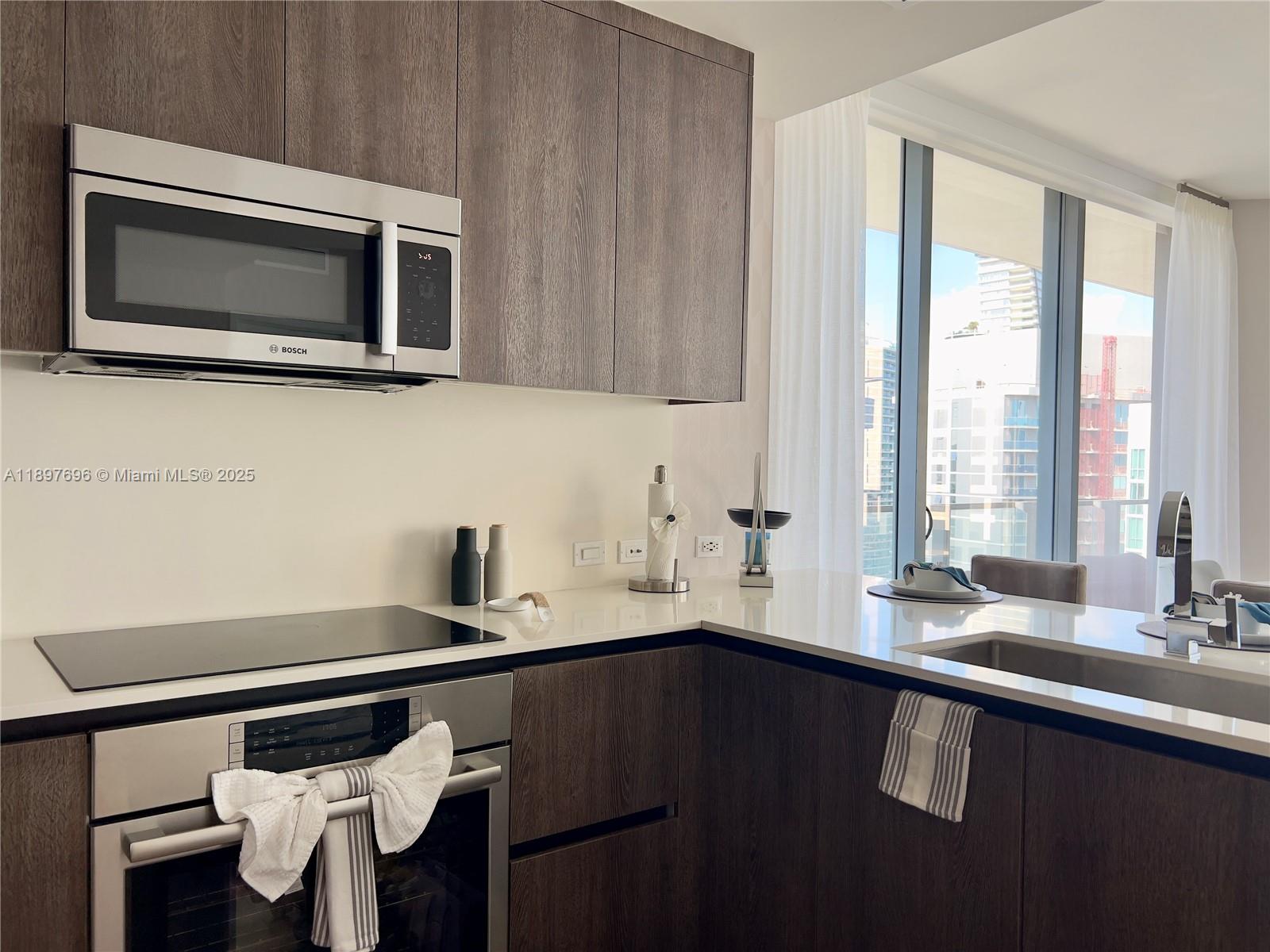 REACH CONDO - Residential