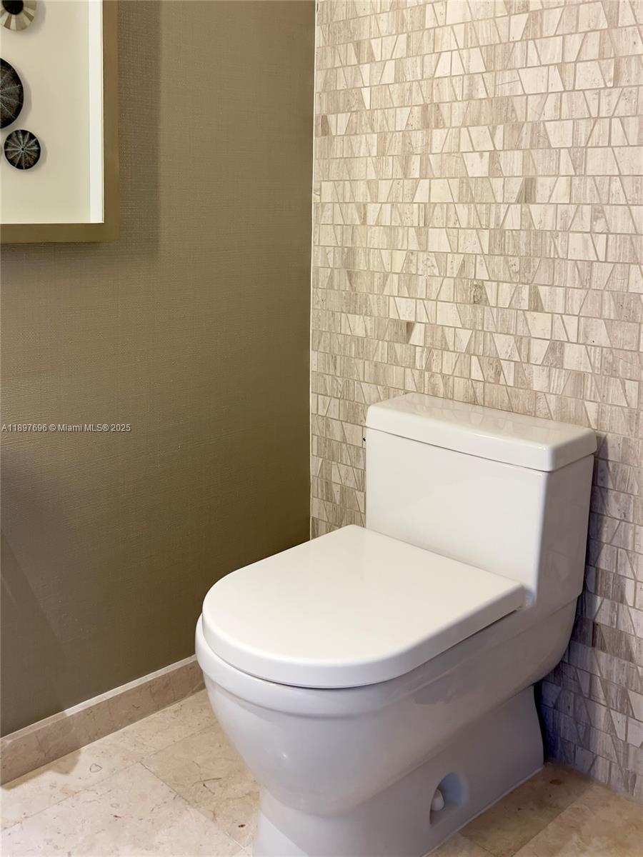 REACH CONDO - Residential