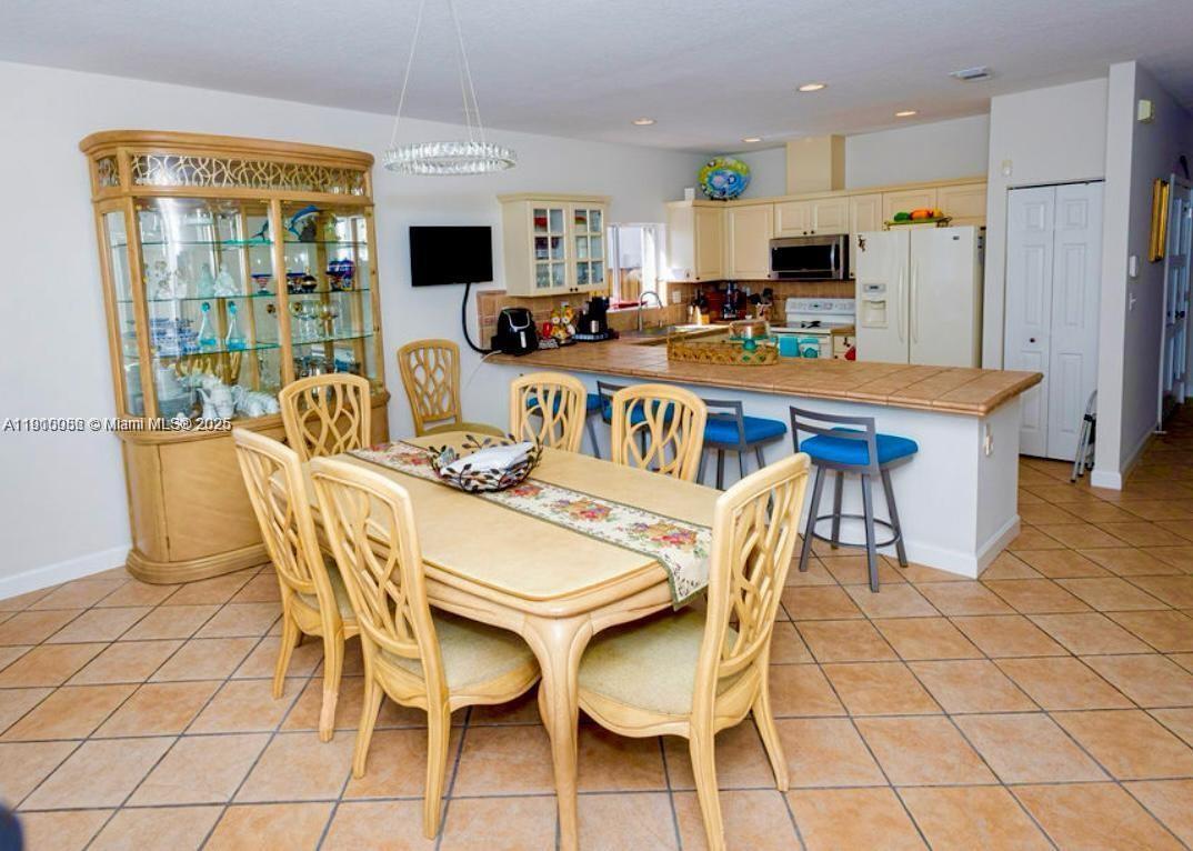 TWIN LAKE SHORES SOUTH - Residential