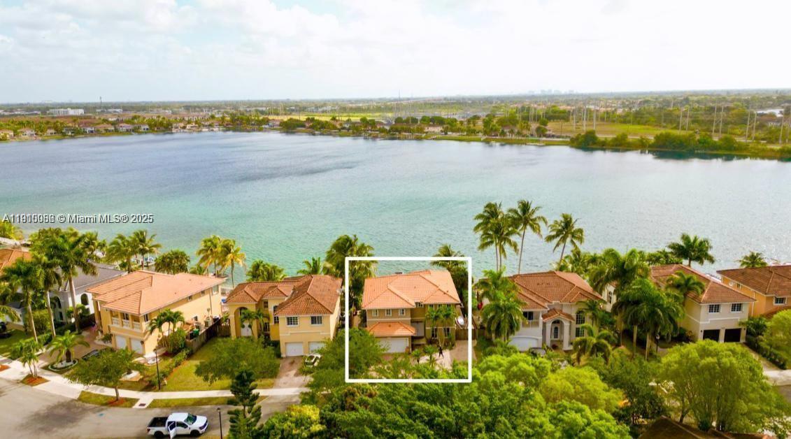 TWIN LAKE SHORES SOUTH - Residential