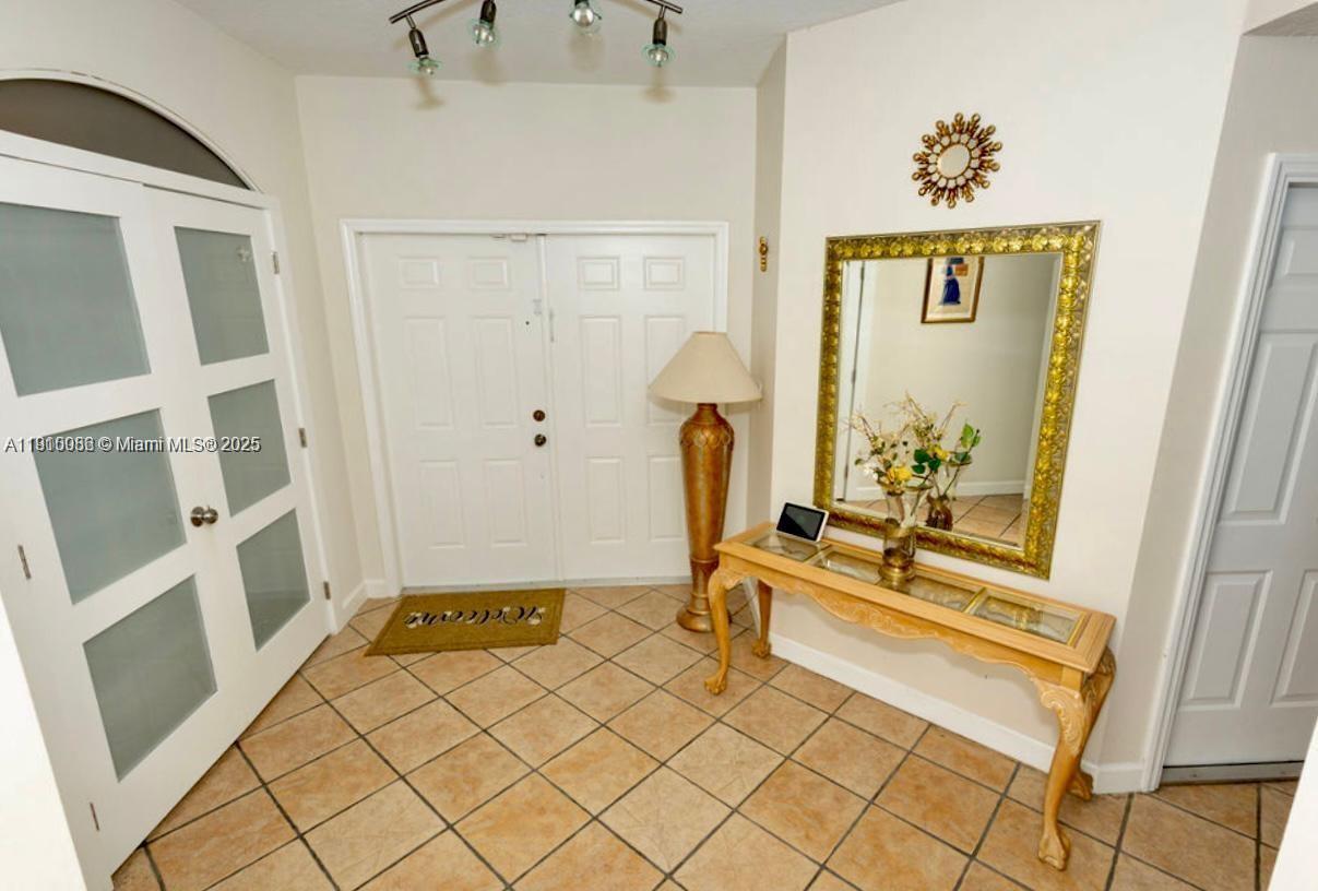 TWIN LAKE SHORES SOUTH - Residential