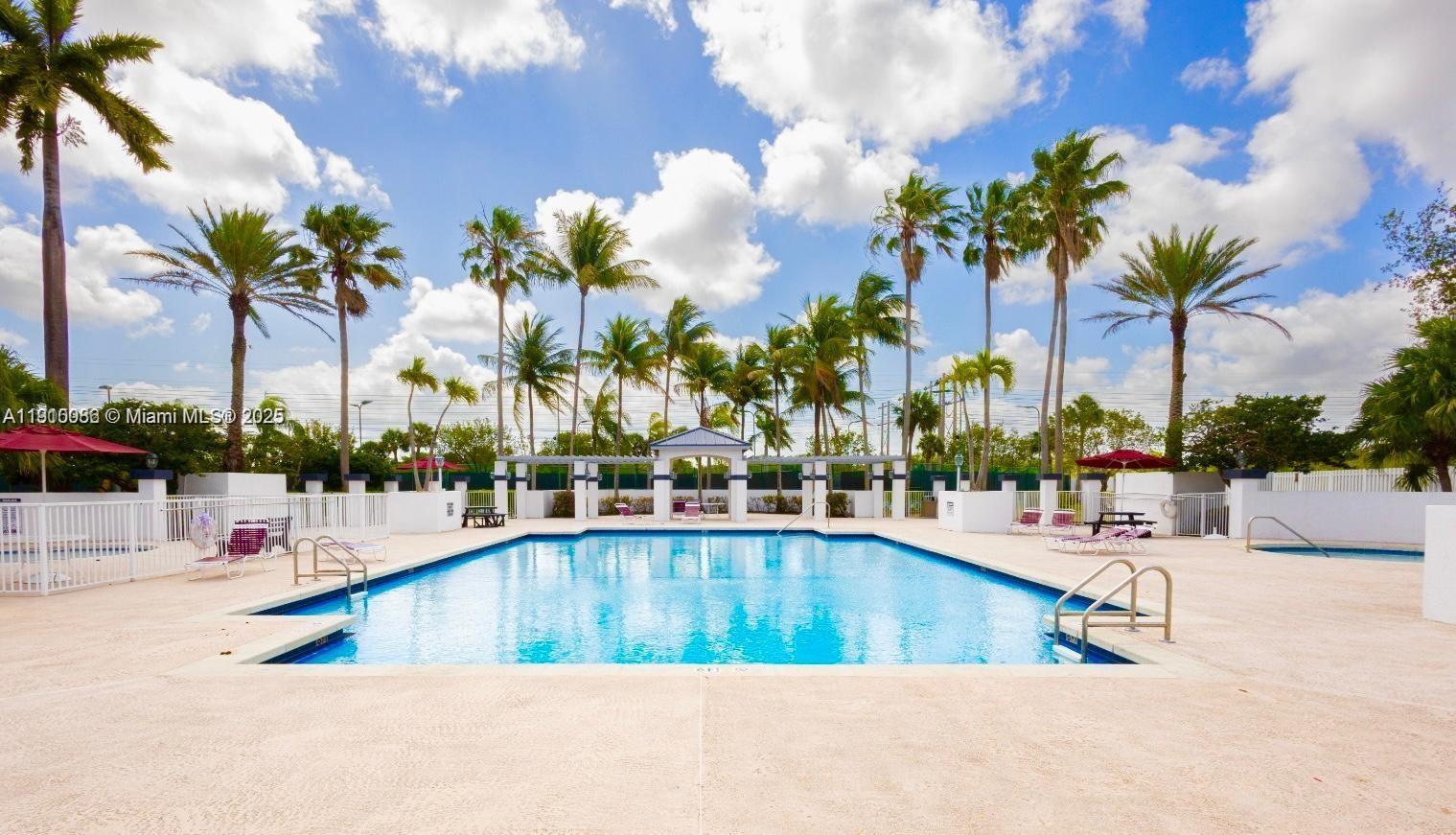 TWIN LAKE SHORES SOUTH - Residential