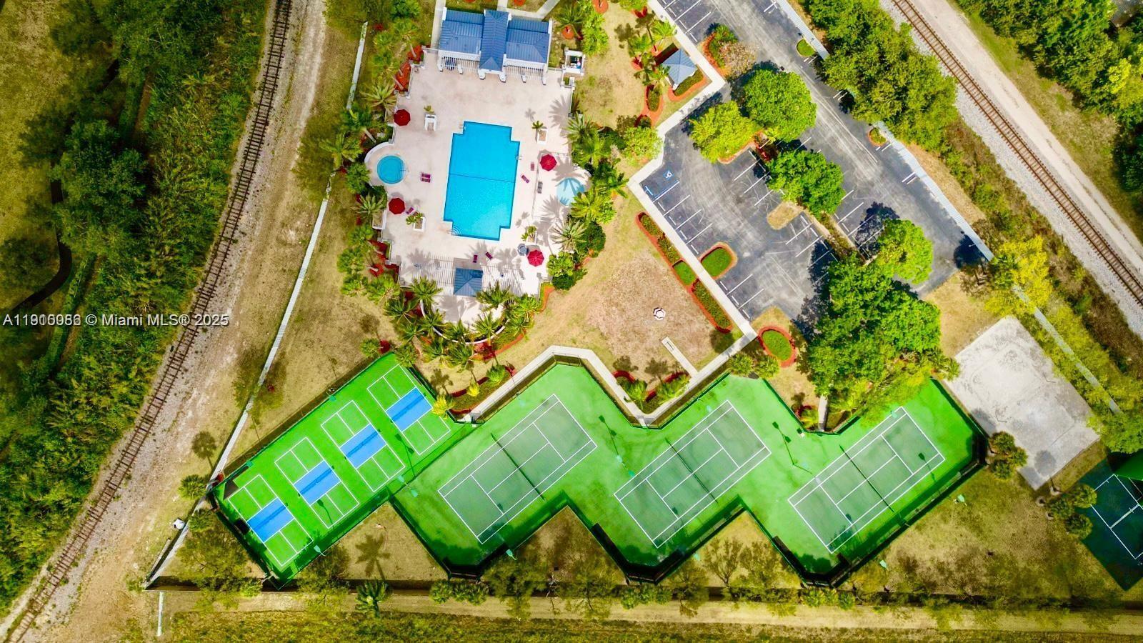 TWIN LAKE SHORES SOUTH - Residential